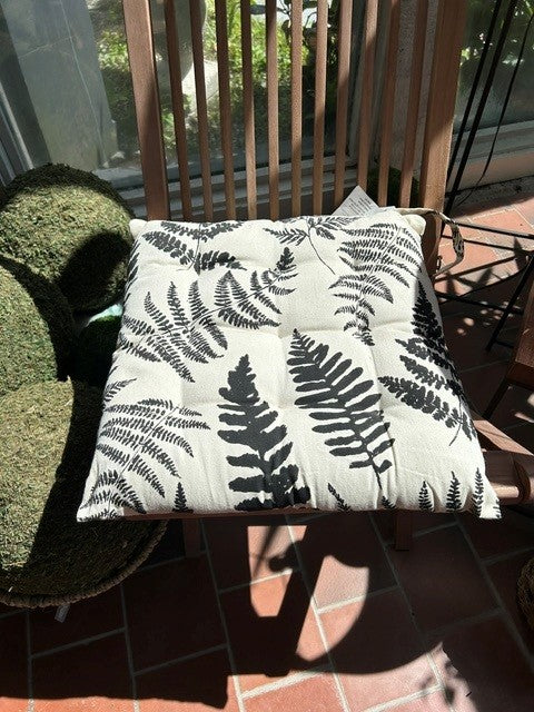 Black &amp; White Fern Seat Cushion
